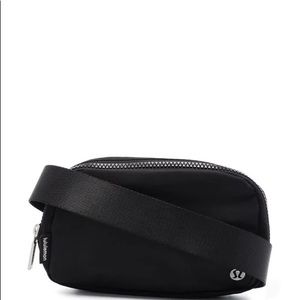 Lululemon everywhere belt bag